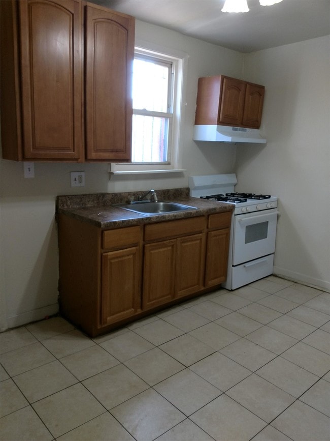 property at 4655 Mulberry St