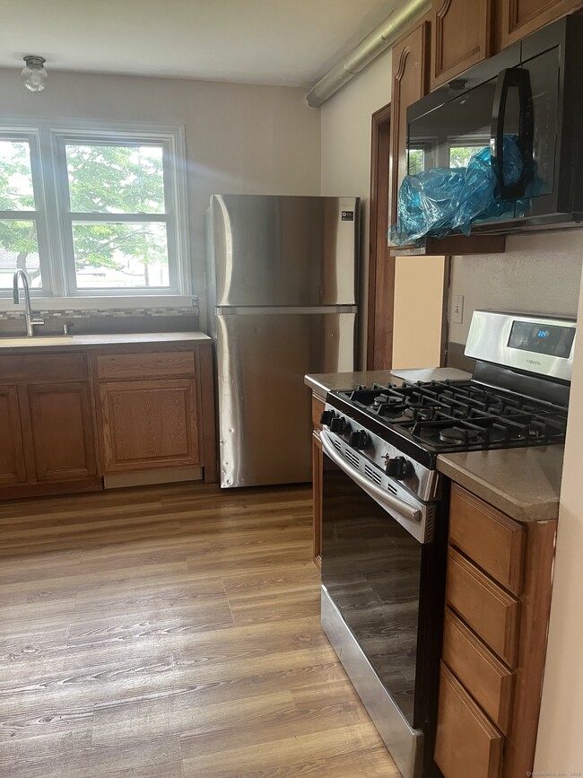 526 Franklin Ave in Stratford, CT - Building Photo - Building Photo