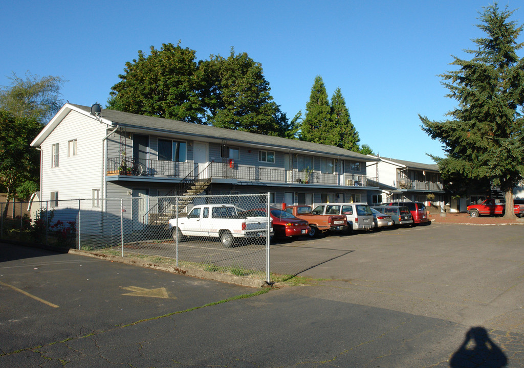 3741-3771 Cherry Ave NE in Salem, OR - Building Photo