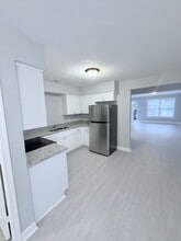 315-317 Roselynn Ln in Virginia Beach, VA - Building Photo - Building Photo