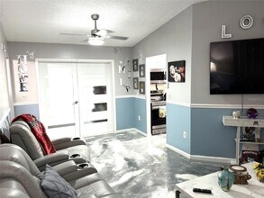 2122 Winningway St in Port Charlotte, FL - Foto de edificio - Building Photo