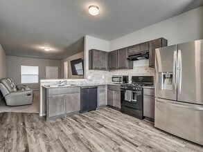 10712 SW 23rd Pl in Yukon, OK - Building Photo - Building Photo