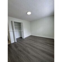 4235 N University Dr in Sunrise, FL - Foto de edificio - Building Photo