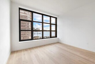 29 Huron St in Brooklyn, NY - Building Photo - Building Photo