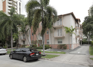 29 Santillane Ave in Coral Gables, FL - Building Photo - Building Photo