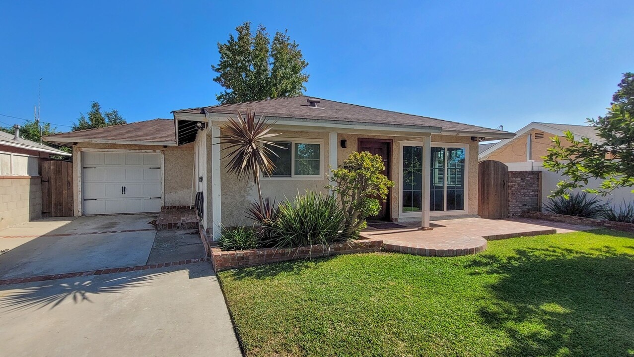 11548 Richeon Ave in Downey, CA - Building Photo