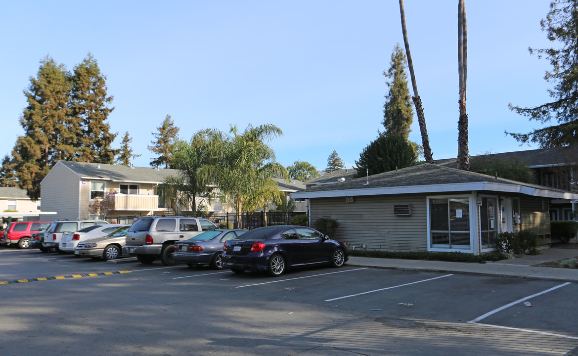 Monterrey Club Apartments in Concord, CA - Foto de edificio