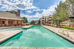 Willow Run Village in Broomfield, CO - Building Photo