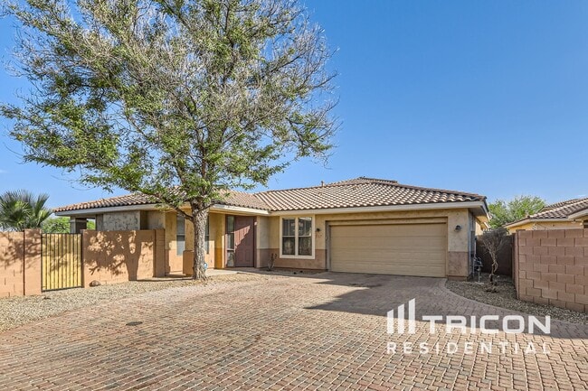 13574 W Cypress St in Goodyear, AZ - Building Photo - Building Photo