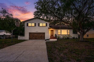 518 Crestover Dr in Tampa, FL - Building Photo