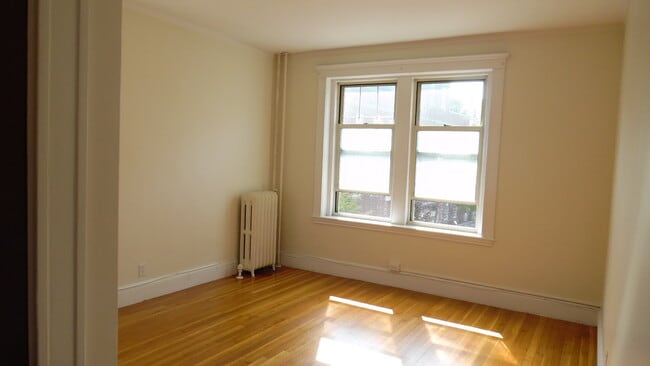 90 Maple St, Unit 4 in Malden, MA - Building Photo - Building Photo