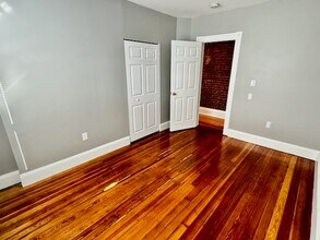 33 Adamson St, Unit 2 in Boston, MA - Foto de edificio - Building Photo