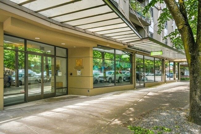 5001 California Ave SW in Seattle, WA - Building Photo - Building Photo