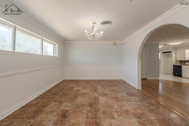 property at 2725 Devon Rd