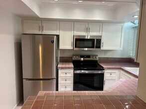 227 Santa Rosa Ct in Laguna Beach, CA - Foto de edificio - Building Photo