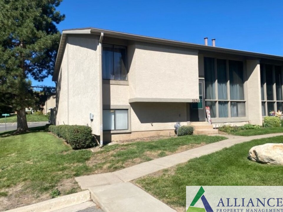 5634 Oakwood Ct in South Ogden, UT - Building Photo