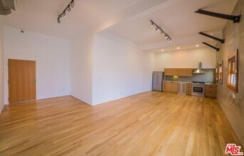 8 Brooks Ave in Venice, CA - Building Photo - Building Photo