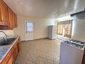 2813 Independence Ave in South Gate, CA - Building Photo - Building Photo