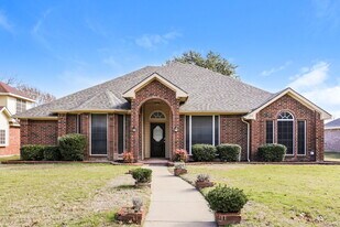 712 Stain Glass Dr in Desoto, TX - Building Photo