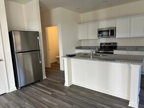 Room in Townhome on Elowen Ln in Douglasville, GA - Building Photo - Building Photo