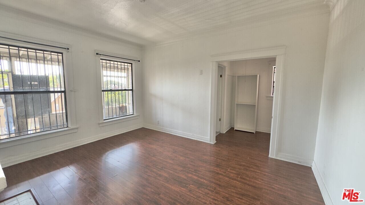 5161 S Vermont Ave in Los Angeles, CA - Building Photo