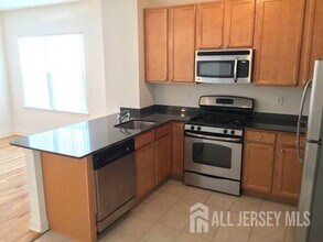 454 Gawron Ct in Sayreville, NJ - Building Photo - Building Photo