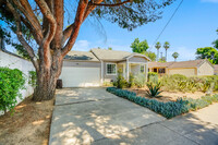 14043 Calvert St in Los Angeles, CA - Foto de edificio - Building Photo