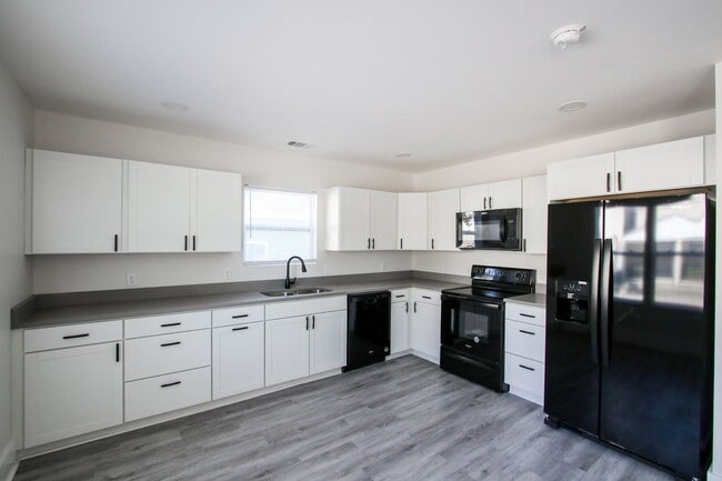 1113 E 69th St in Savannah, GA - Building Photo - Building Photo