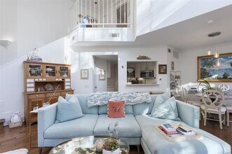 5950 Lindenshire Ln in Dallas, TX - Building Photo - Building Photo