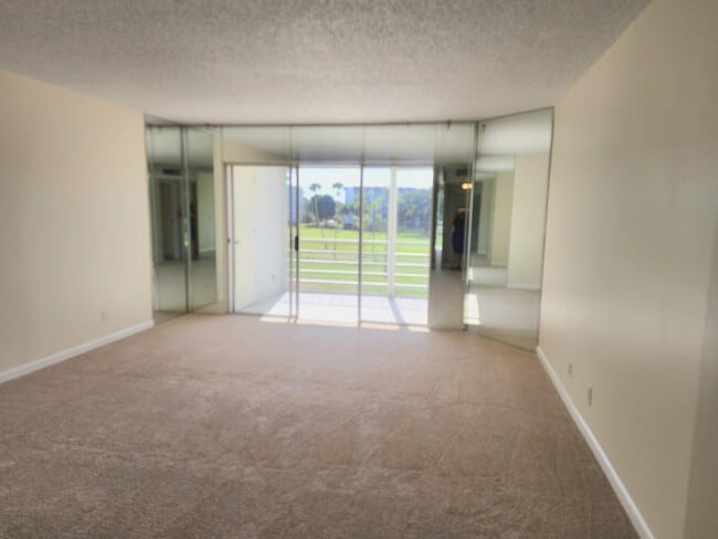 4700 Lucerne Lakes Blvd W in Greenacres, FL - Building Photo - Building Photo