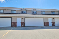 1732 12th St S, Unit B in Brookings, SD - Foto de edificio - Building Photo