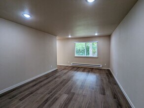 5713-5713 64th St W in University Place, WA - Building Photo - Building Photo