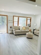 9 Meadow Ln in Clifton, NJ - Building Photo - Building Photo