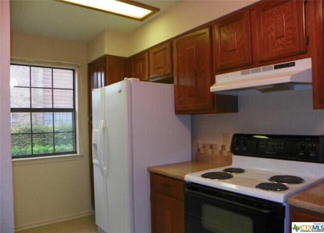 1133 Ashby St-Unit -6 in Seguin, TX - Building Photo - Building Photo