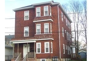 28 Thomas St in Fall River, MA - Foto de edificio