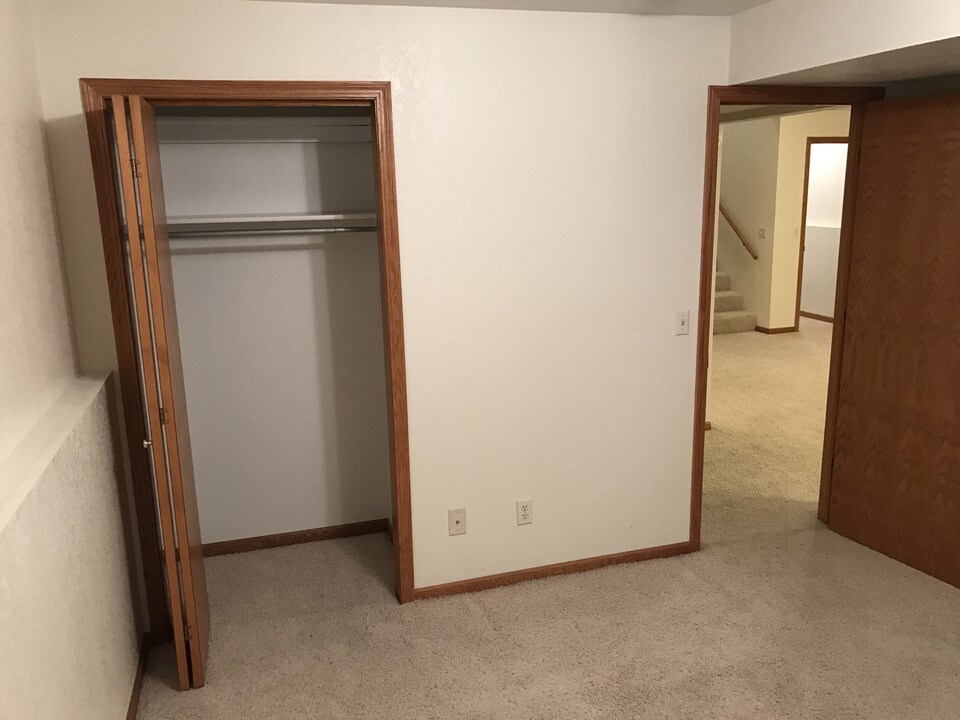 1800 E Comanche St in Dodge City, KS - Building Photo