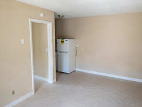 5659 Merrill Rd in Jacksonville, FL - Building Photo - Interior Photo