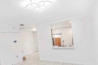 541 NE 5th Way in Florida City, FL - Building Photo - Building Photo