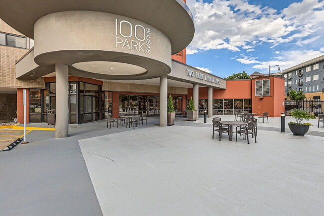 100 Park Ave W in Denver, CO - Foto de edificio - Building Photo