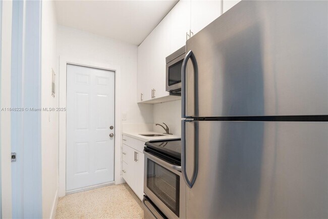 1450 SW 6th St in Miami, FL - Foto de edificio - Building Photo