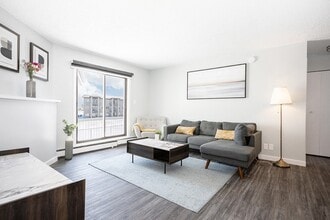 The Polo Club in Winnipeg, MB - Building Photo - Building Photo