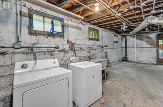 6729 Forman Ave, Unit 4 in Cleveland, OH - Foto de edificio - Building Photo