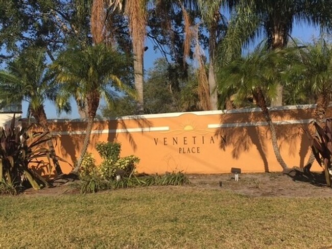 4560 Commander Dr in Orlando, FL - Building Photo - Building Photo