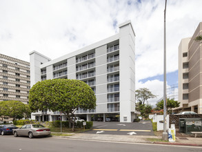 East Lake Apartments in Honolulu, HI - Building Photo - Building Photo