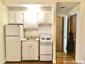 168 North Beacon St, Unit 3 in Boston, MA - Foto de edificio - Building Photo