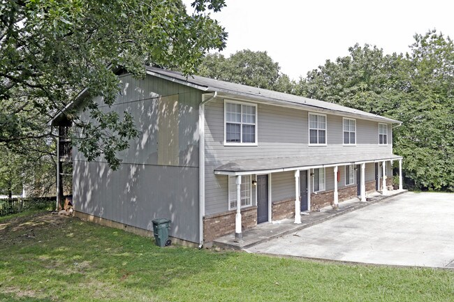 2409 N Brophy Ave in Fayetteville, AR - Foto de edificio - Building Photo