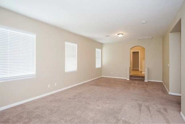 915 Golden Poppy St in Las Vegas, NV - Building Photo - Building Photo