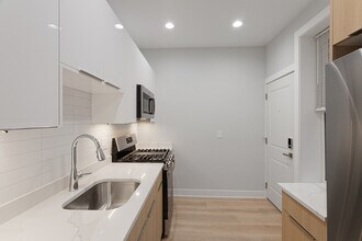 6946 N Wolcott Ave in Chicago, IL - Building Photo - Building Photo