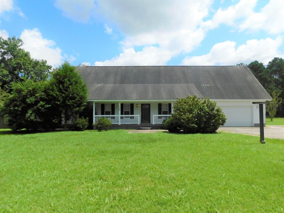 139 Hewitt Rd in Richlands, NC - Building Photo