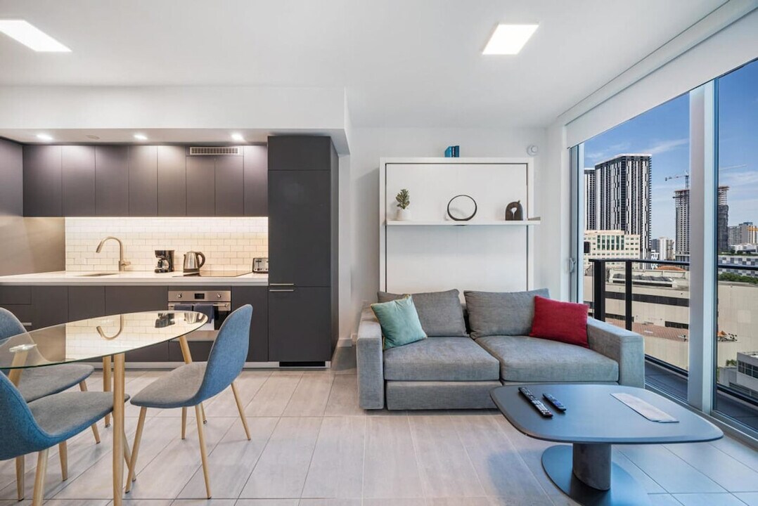 227 NE 2nd St, Unit FL16-ID1261241P in Miami, FL - Building Photo